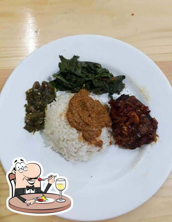 Makan Padang Mak Uwo: Rasa Autentik di Hati Cilacap